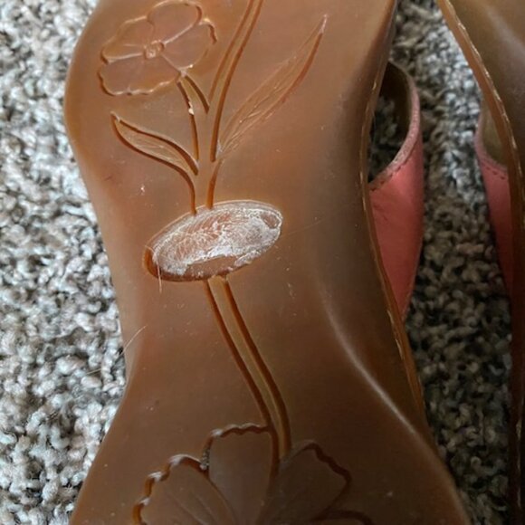 BORN Flip Flips SANDALS * PINK Coral 100% LEATHER UPPERS & padded insole~ 8 / 39 - Picture 11 of 12